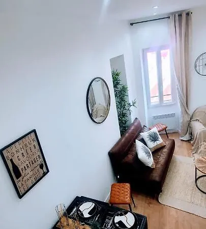 7 Couchages Aux Portes Des Celebres Parfumeries Wifi Apartment *